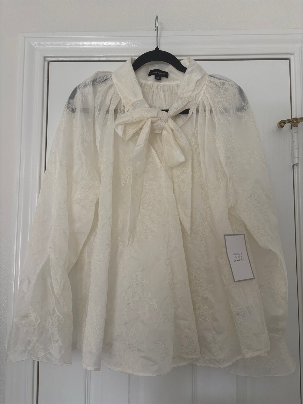NWT Calliegraphie Ivory Tie-Neck Lace Blouse with Bow Detail